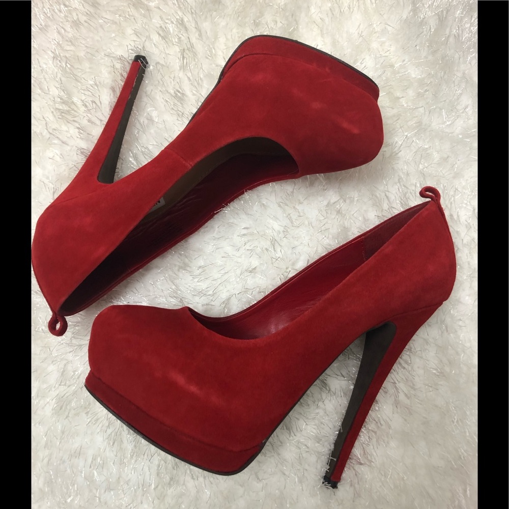 Steve Madden Red Suede platform pumps🔥🔥
